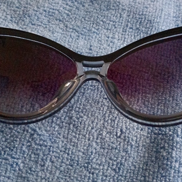 Alexander McQueen Cat Eye Sunglasses Authentic LN